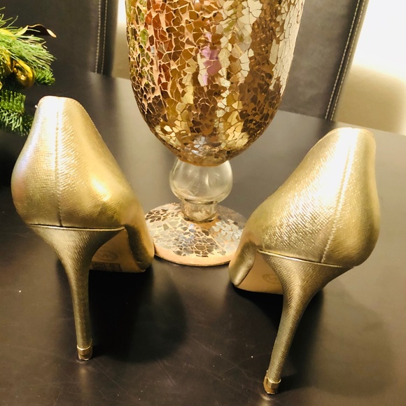 Gold Michael Kors Pumps - Picture 2 of 2